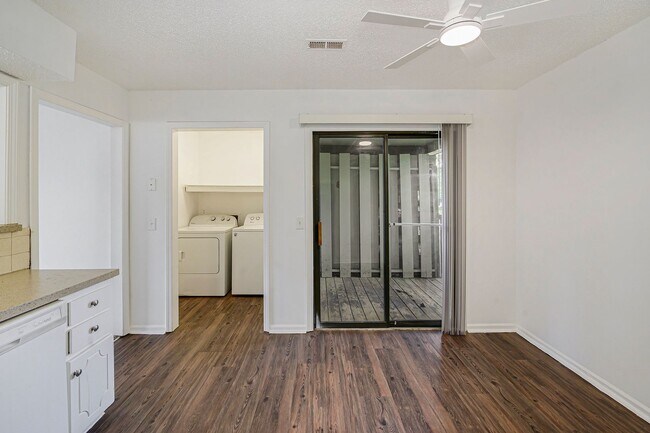 Building Photo - Charming 2-Bedroom Home - Look & Lease Special — Take ?500 off your first month’s rent!