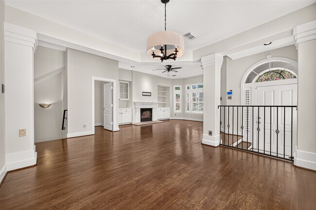 Building Photo - 6308 Schuler St