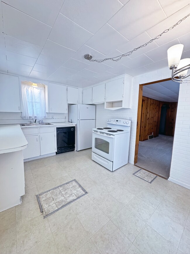 Building Photo - 7503 Huron Bay Blvd