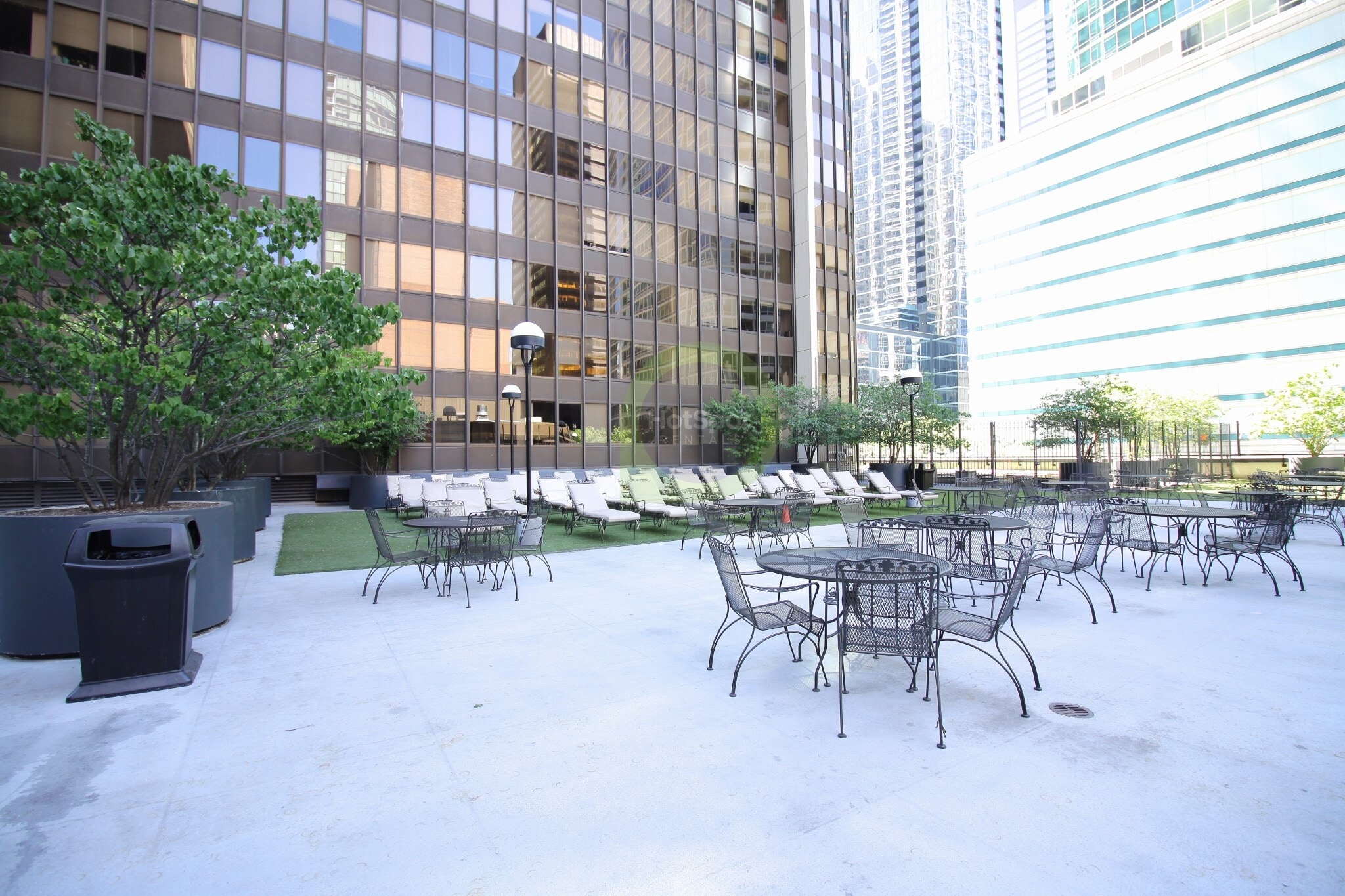 Building Photo - 323 E Ontario St