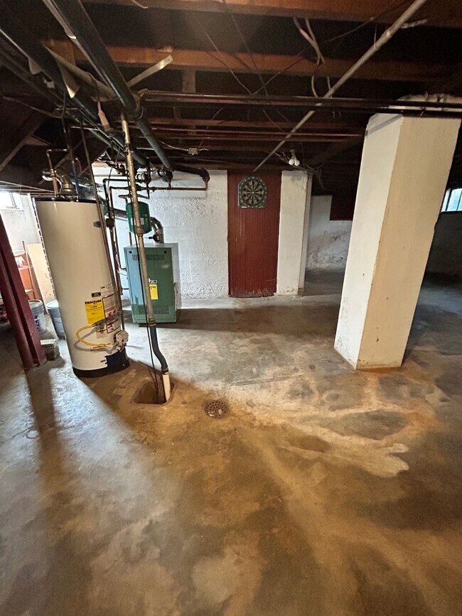 Building Photo - 2 Blocks from Grandin Village - Immaculate...