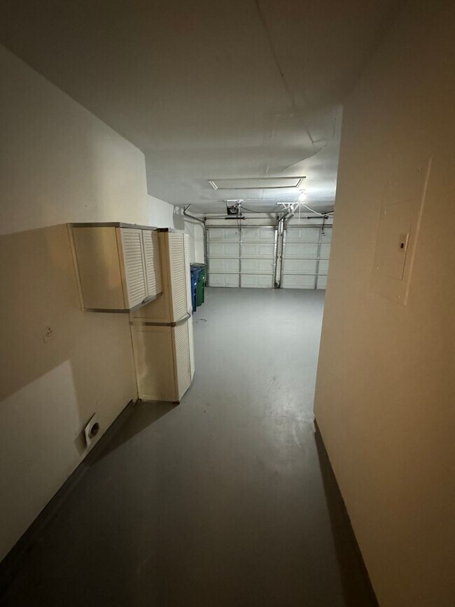 Building Photo - NICE 3 BEDROOM HOME WALKING DISTANCE TO THE NORTHERN HILLS GOLF COURSE!  FIREPLACE IN LIVING*STOV...