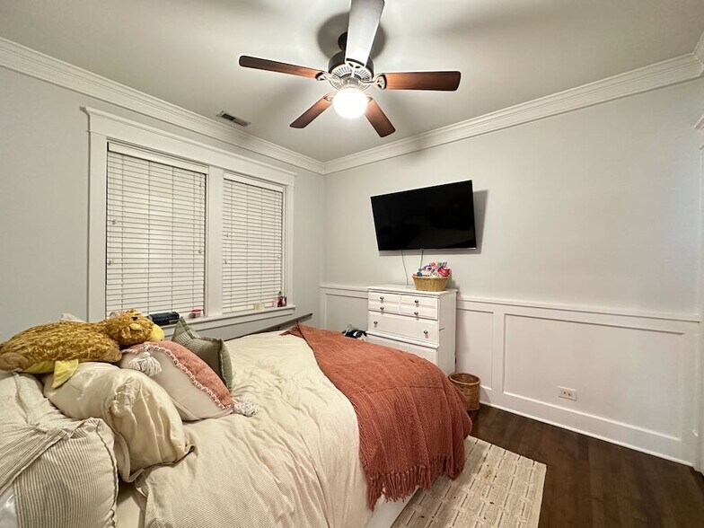 Building Photo - 1410 W Cornelia Ave