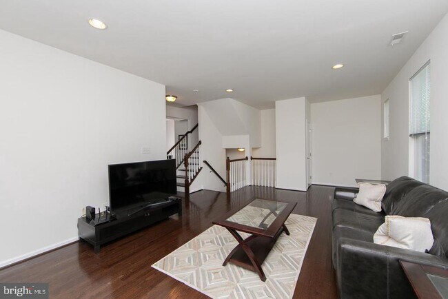 Building Photo - 28 Regency Ct