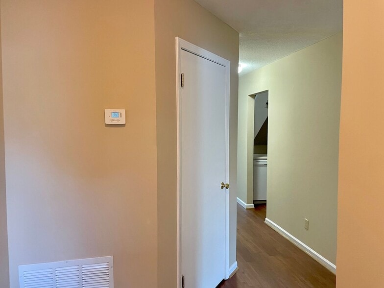 Building Photo - Crossland Downs