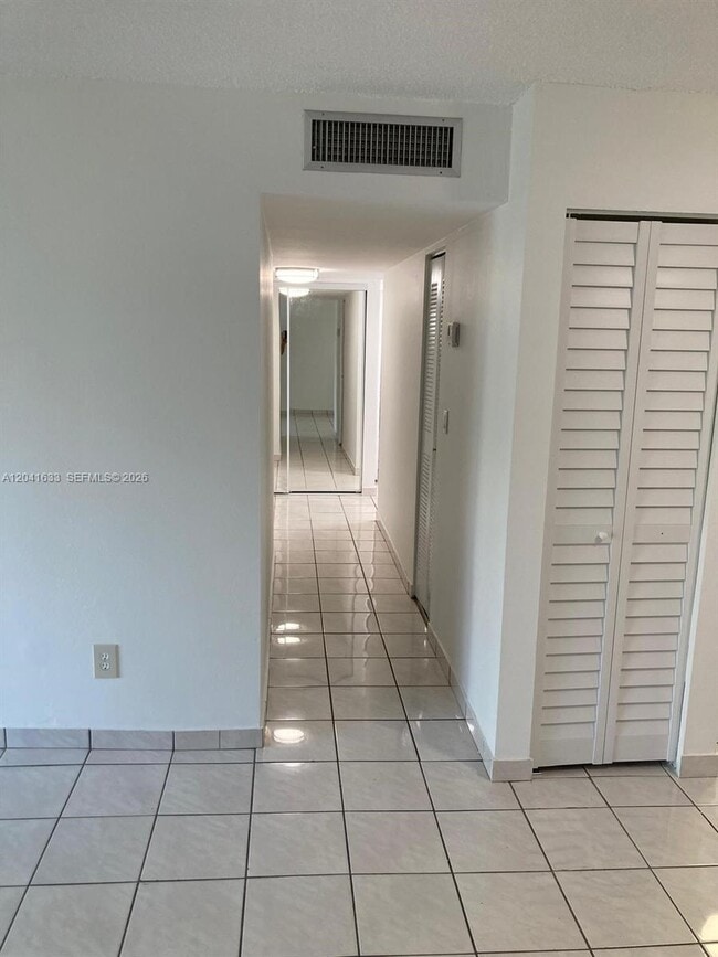Building Photo - 210 Fontainebleau Blvd