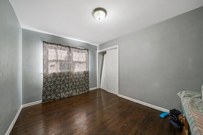 Building Photo - 8837 S Talman Ave