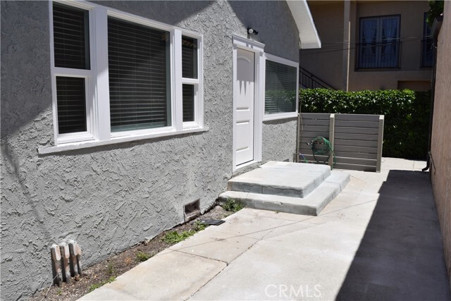 Building Photo - 552 W 22nd St