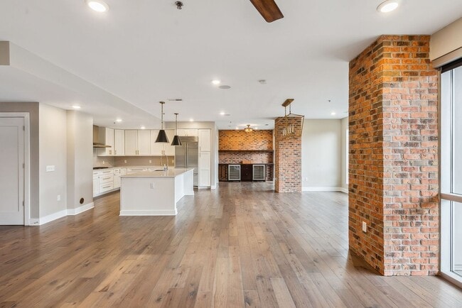 Building Photo - Luxury Condo in Dublin's Coveted Bridge Pa...