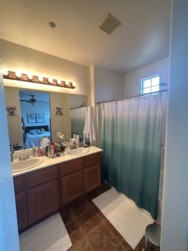 Building Photo - Stunning 3-Bedroom, 2.5-Bath Townhome in the Heart of Torrey Highlands – A Must-See!