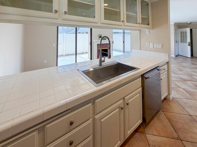 Building Photo - 28606 Conejo View Dr