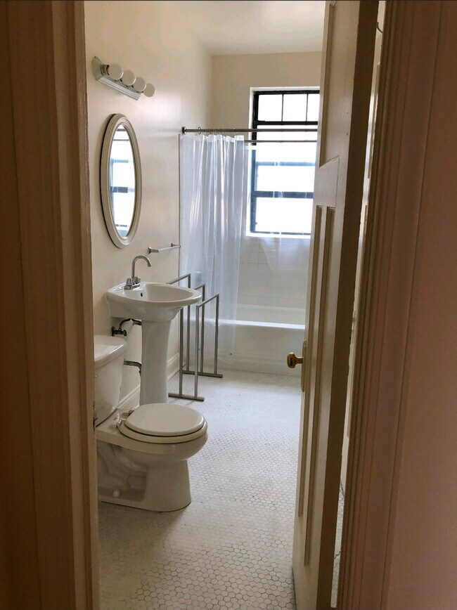 Building Photo - 1130 W Pratt Blvd