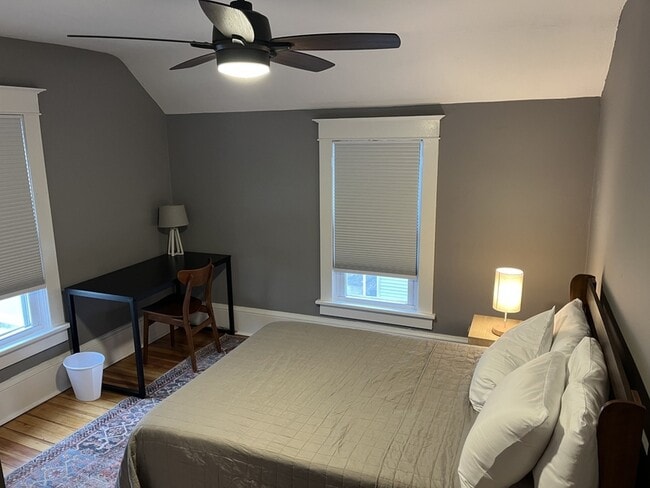 Building Photo - 1113 Vermont St