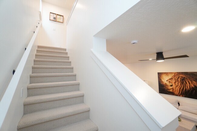 Building Photo - 479 E Violets Cv Ln