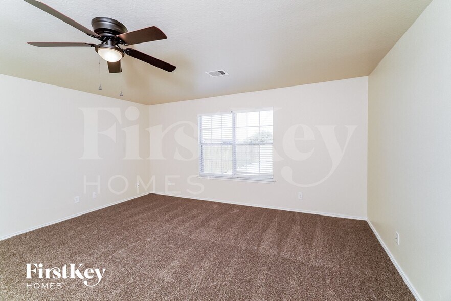 Building Photo - 4911 Viking Coral