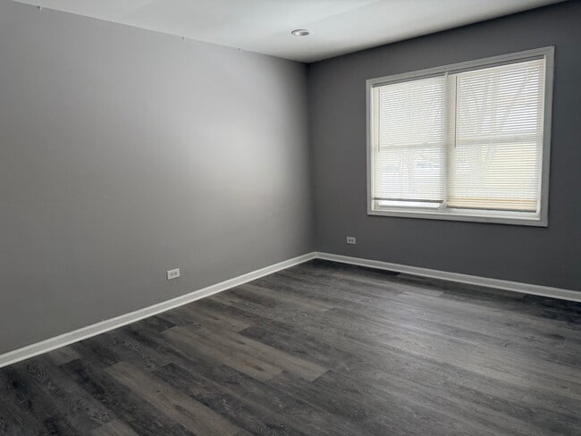 Building Photo - 282 Sioux Dr