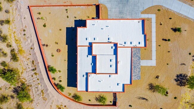 Building Photo - 335 Latigo Way