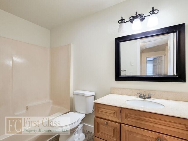Building Photo - 3022 SE 38th Ct