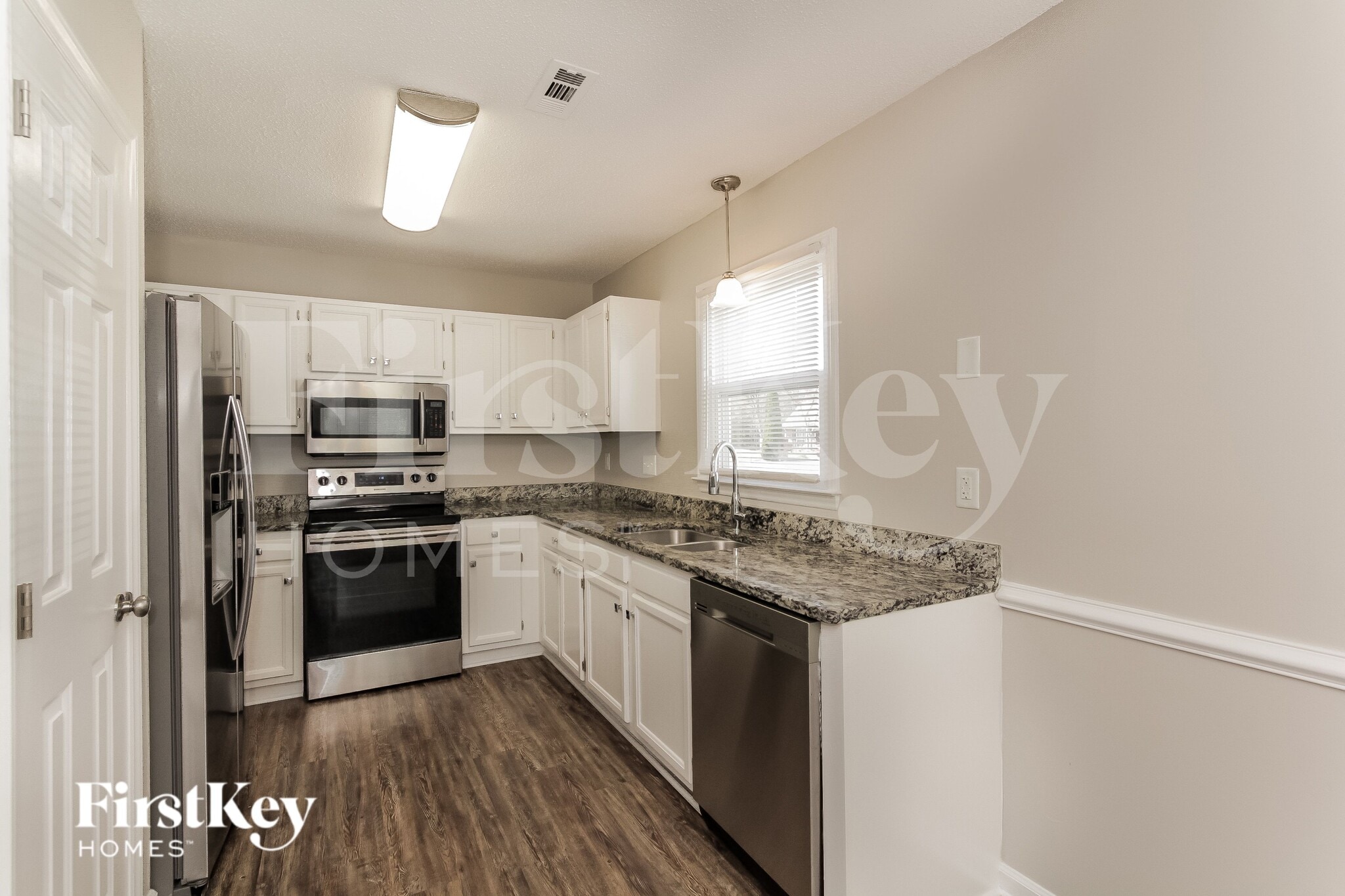 Building Photo - 8020 Glencannon Dr