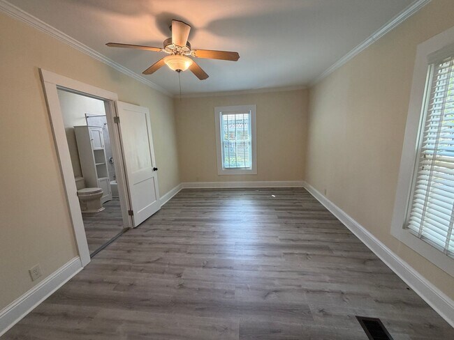 Building Photo - 107 Screven St