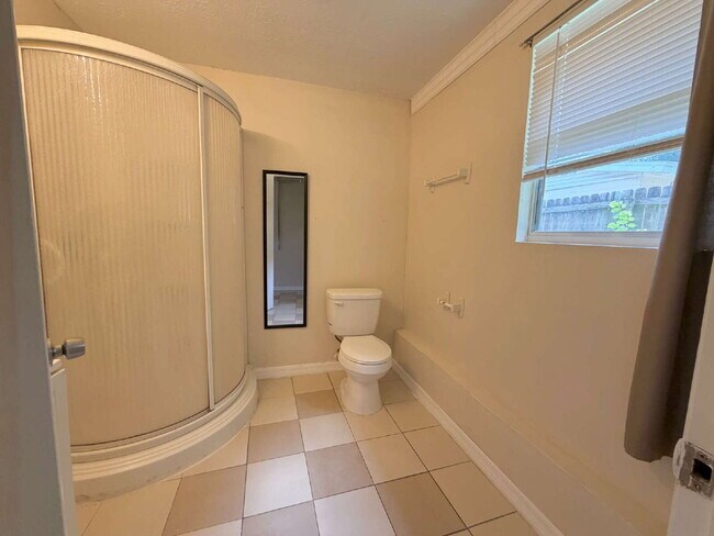 Building Photo - "Charming 3-Bed, 2-Bath on Jackson Street"