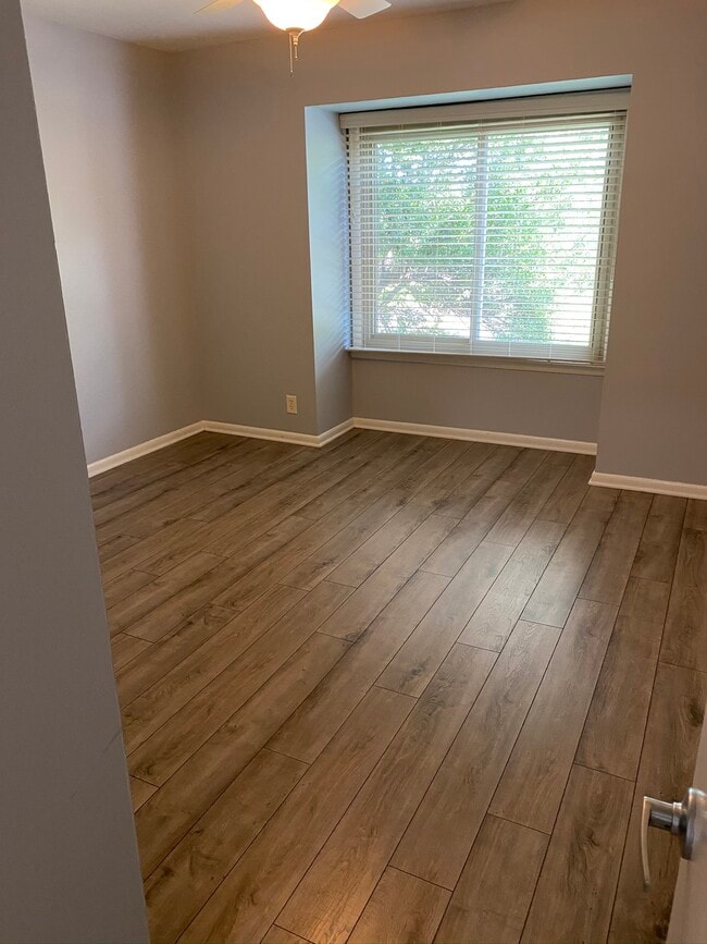 Building Photo - 6905 Highland Park Dr