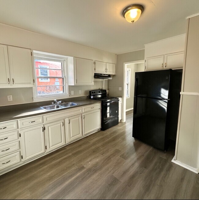 Building Photo - 3417 4th St W