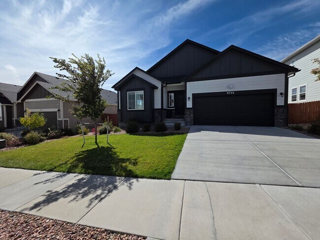 Building Photo - Spacious 5 Bed, 3 Bath Home in Desirable M...