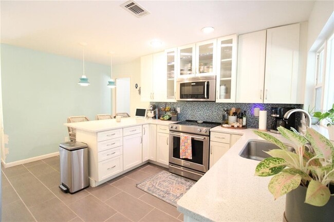 Building Photo - 2046 NW 19th Ln