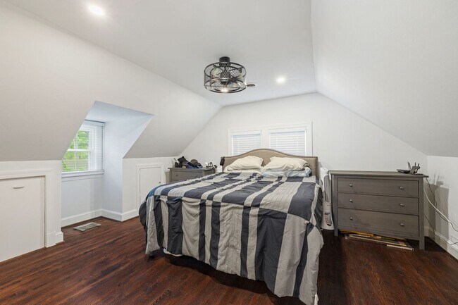 Building Photo - Beautiful 4 Bedroom Home off Of Cutshaw Ave! ***Available Early August 2026***