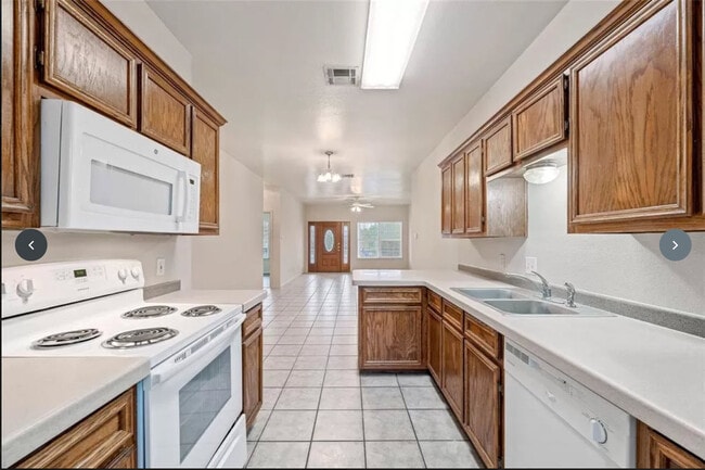 Building Photo - 1601 Wood Ave