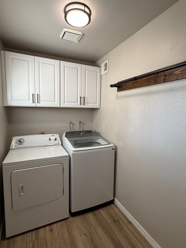 Building Photo - 1742 S Hall