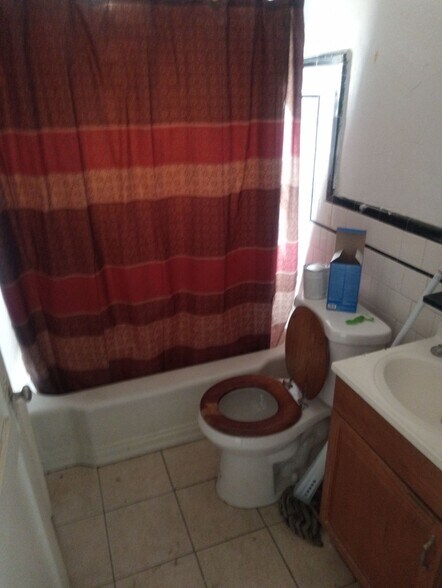 Primary Photo - 5546 Midwood Ave