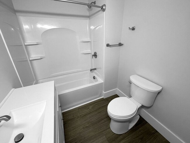 Building Photo - 264 Middlesex Rd