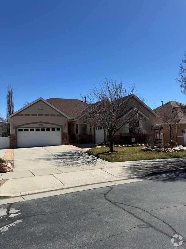 Building Photo - 6857 Bateman Field Dr