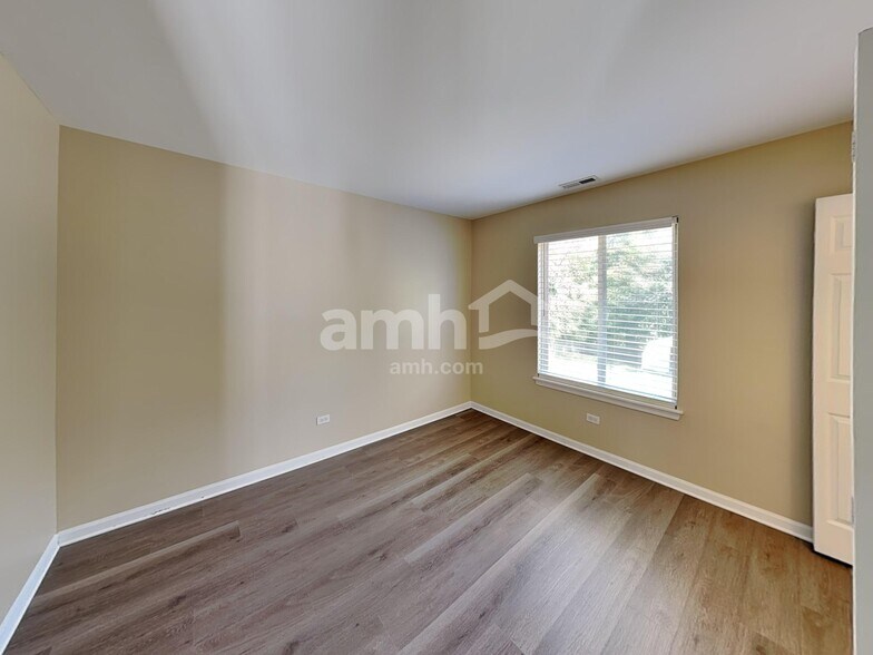 Building Photo - 2828 Sun Valley Dr