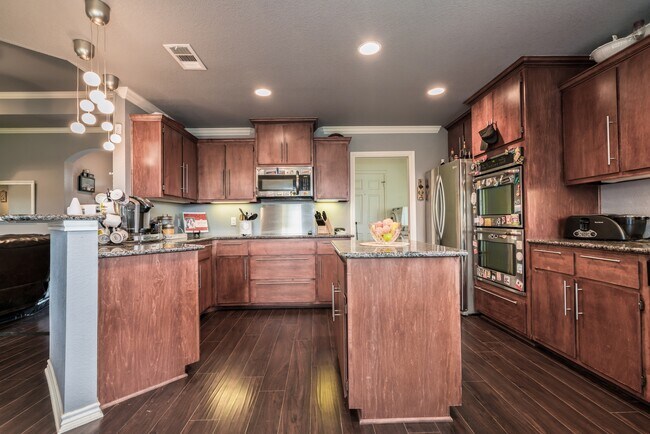 Building Photo - ** BEAUTIFUL 3 BED/ 2 BATH HOUSE **