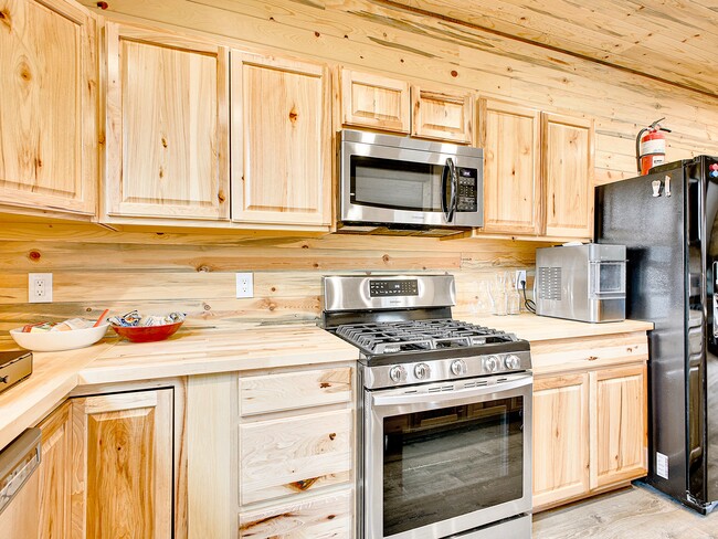 Building Photo - 785 Warren Gulch Rd