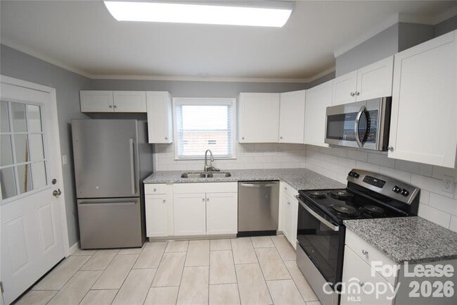 Building Photo - 924 Edgegreen Dr