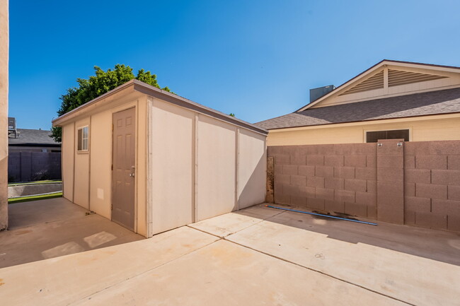 Building Photo - 1325 W Lobo Ave