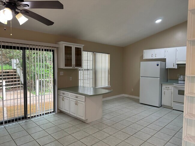 Building Photo - 2400 Talco Hills Dr