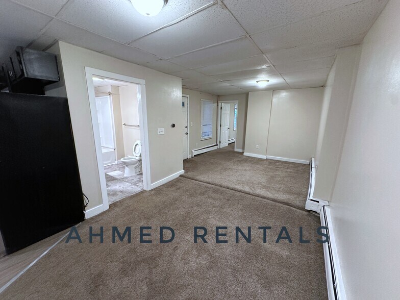 Building Photo - 37 Tate St