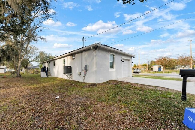 Building Photo - 902 W Alsobrook St