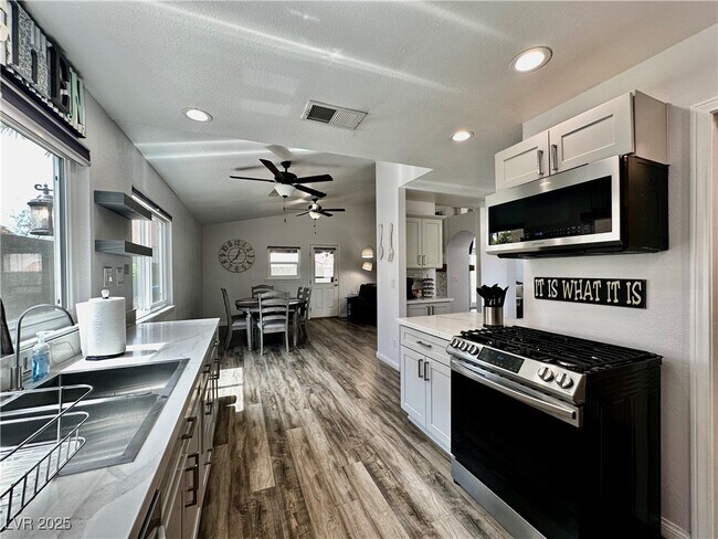 Building Photo - 41 Stone Cress Dr