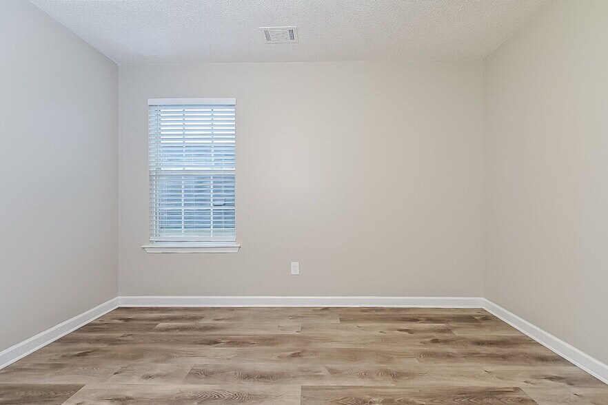 Building Photo - 3360 Waggoner Ln