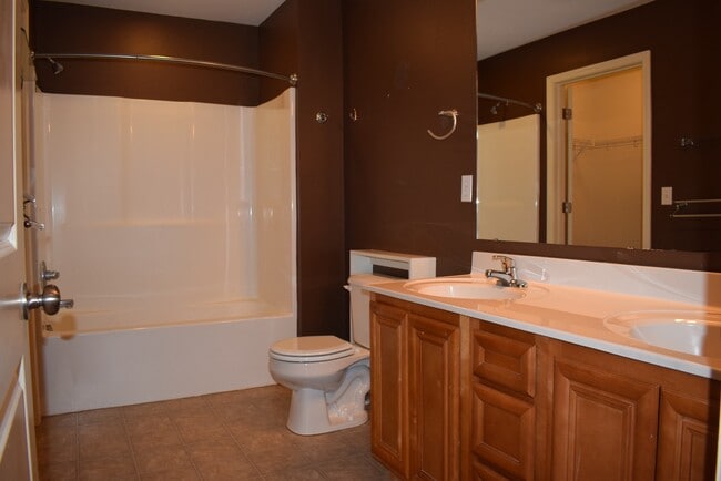 Building Photo - Large 2 story 3 bedroom 2 bathroom!
