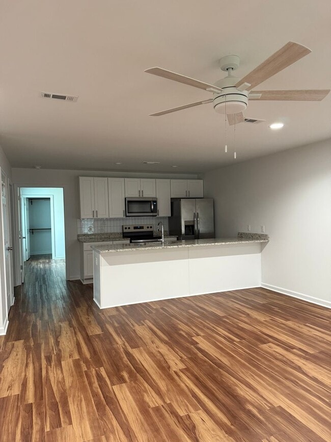 Building Photo - 215 Charleston Dr