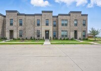 Building Photo - 2068 Layla Dr