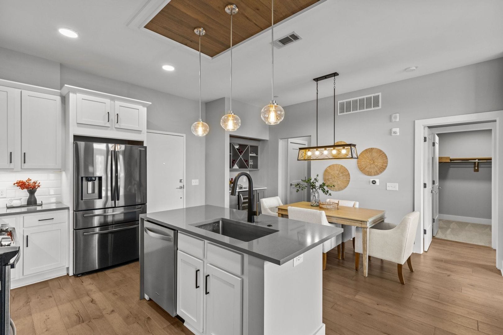 Building Photo - 2401 Euclid Ave