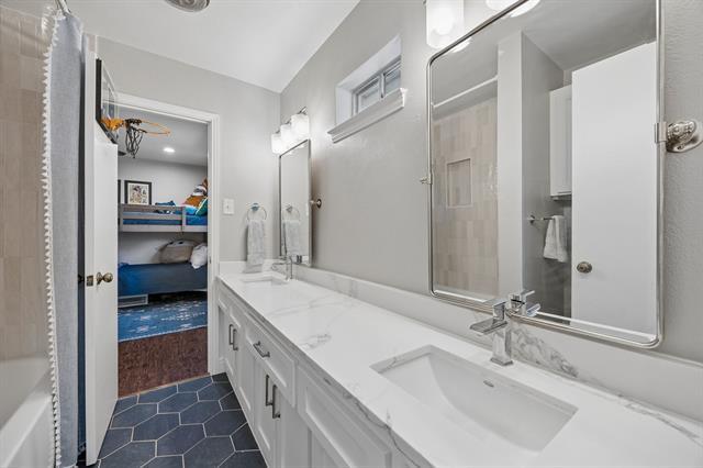 Building Photo - 6935 Town Bluff Dr